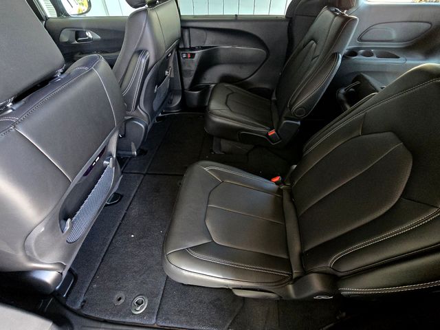 2025 Chrysler Pacifica photo 20