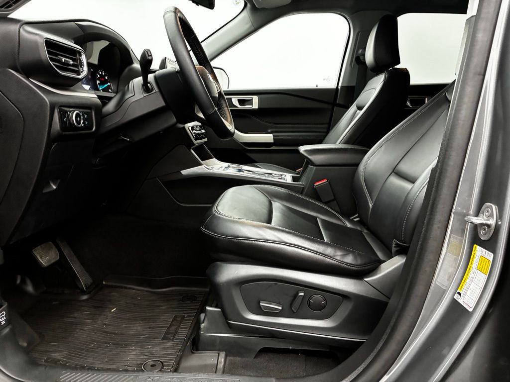 2023 Ford Explorer XLT photo 21