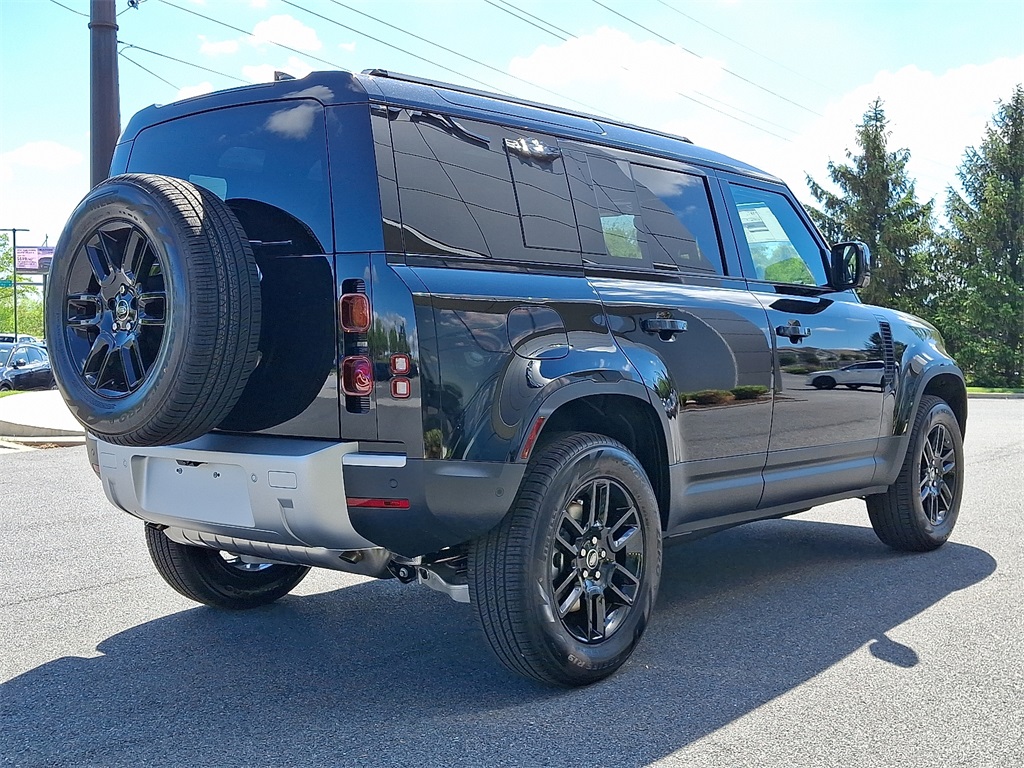 2025 Land Rover Defender 110 S photo 3