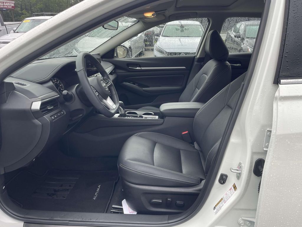 2024 Nissan Altima 2.5 SR photo 6