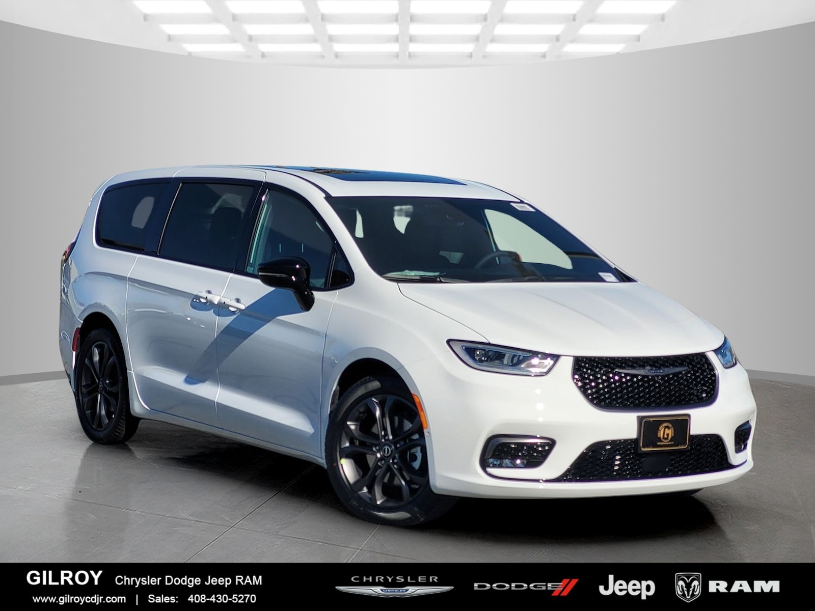 2026 Chrysler Pacifica Select's photo