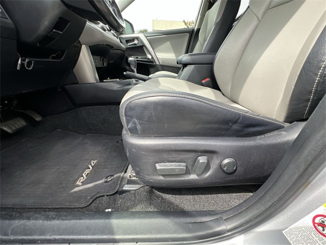 2018 Toyota RAV4 Limited photo 4