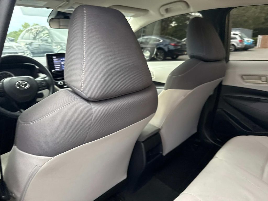 2022 Toyota Corolla LE photo 11