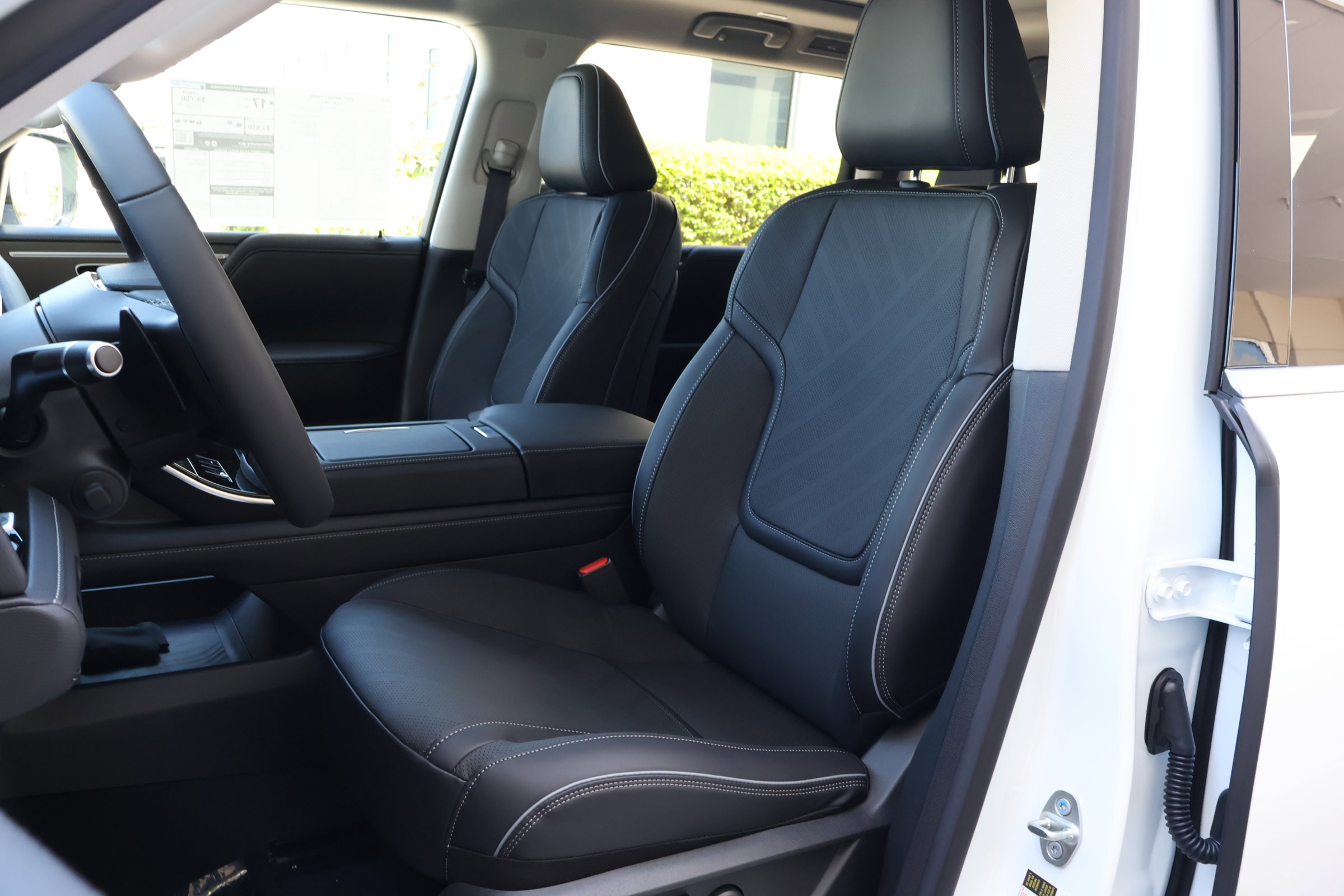 2026 Infiniti QX80 Luxe photo 2