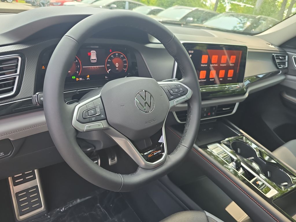 2025 Volkswagen Atlas Peak Edition SE photo 4