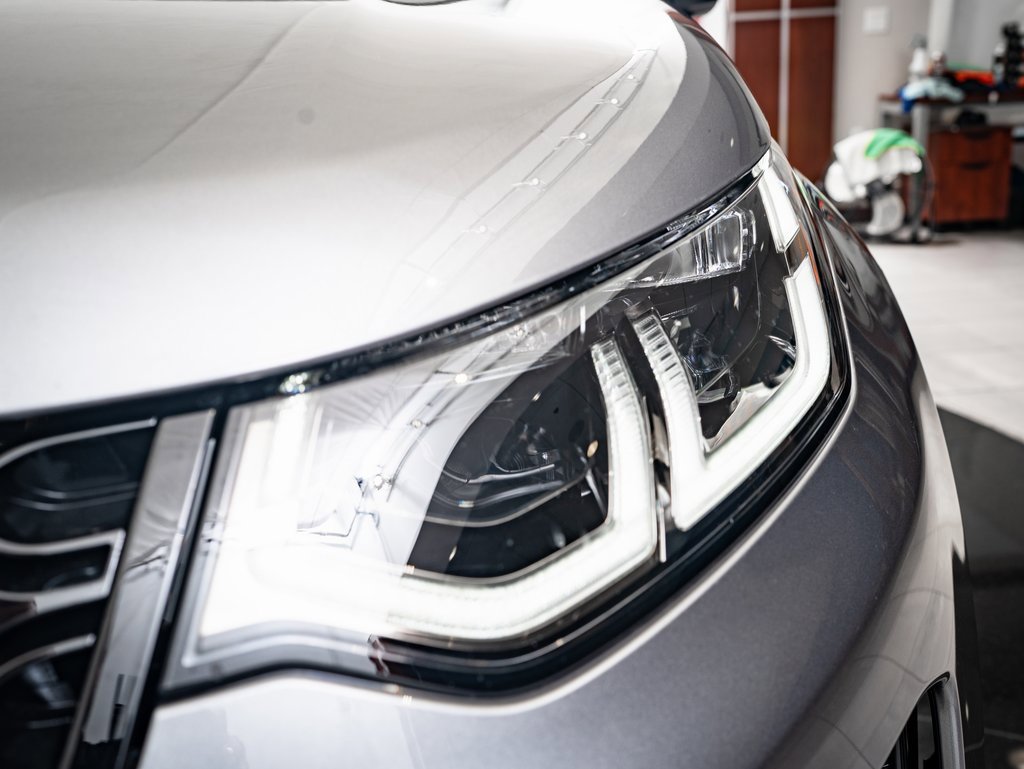 2025 Land Rover Discovery Sport S photo 14
