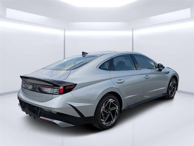 2026 Hyundai Sonata SEL Sport photo 3