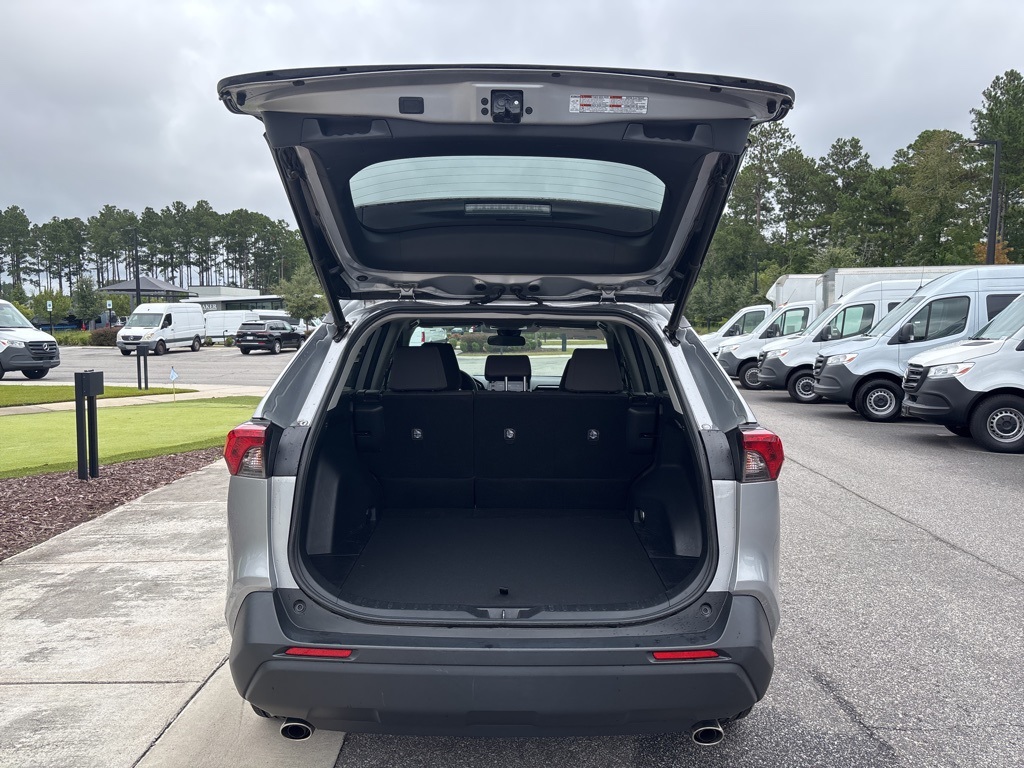 2020 Toyota RAV4 XLE photo 8