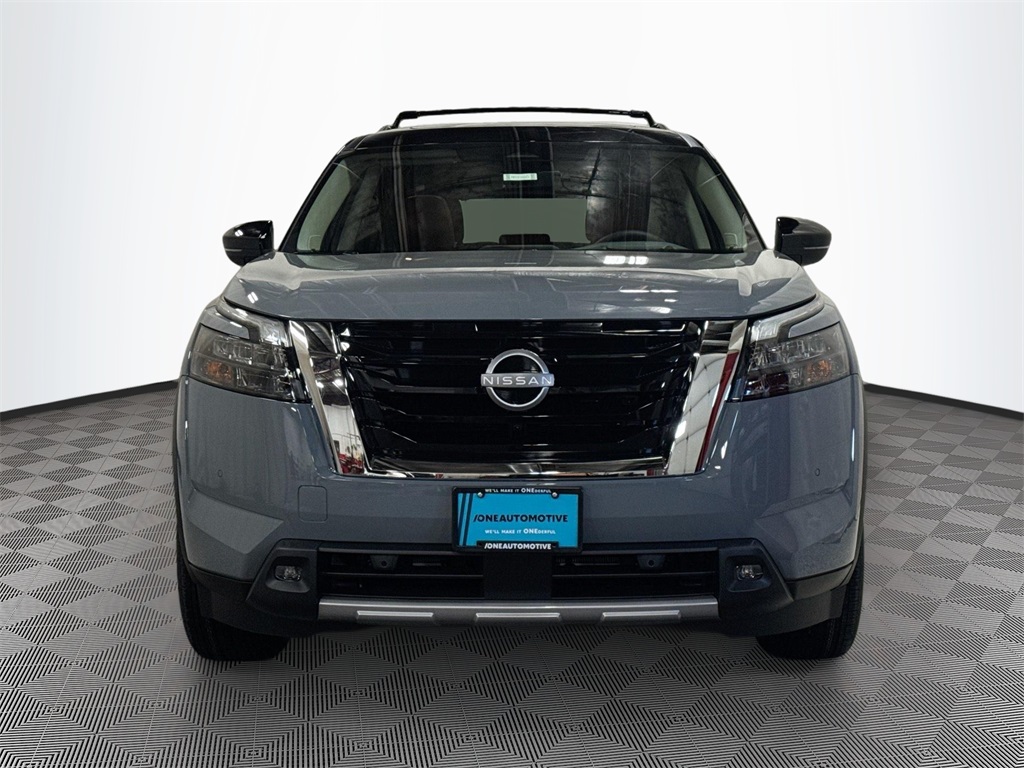 2025 Nissan Pathfinder Platinum photo 2