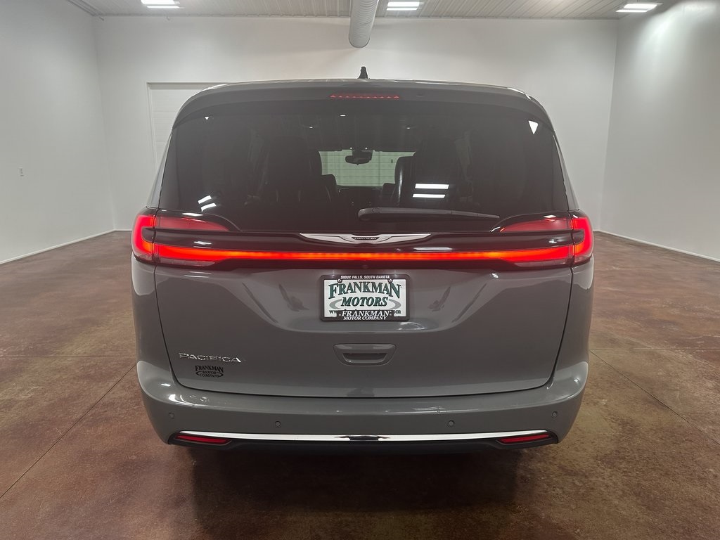 2023 Chrysler Pacifica Touring L photo 40
