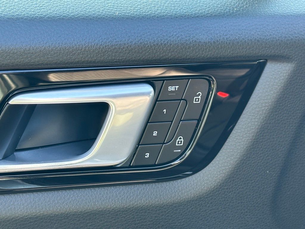 2022 Porsche Cayenne Coupe Base photo 18