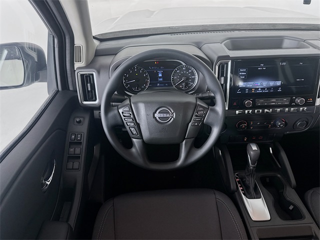 2025 Nissan Frontier SV photo 16