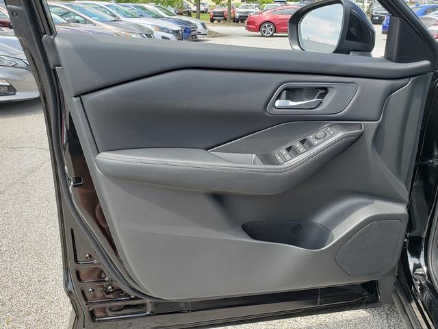 2025 Nissan Rogue SV photo 10