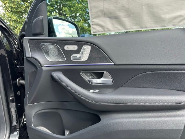 2025 Mercedes Benz GLS 450 4MATIC photo 21