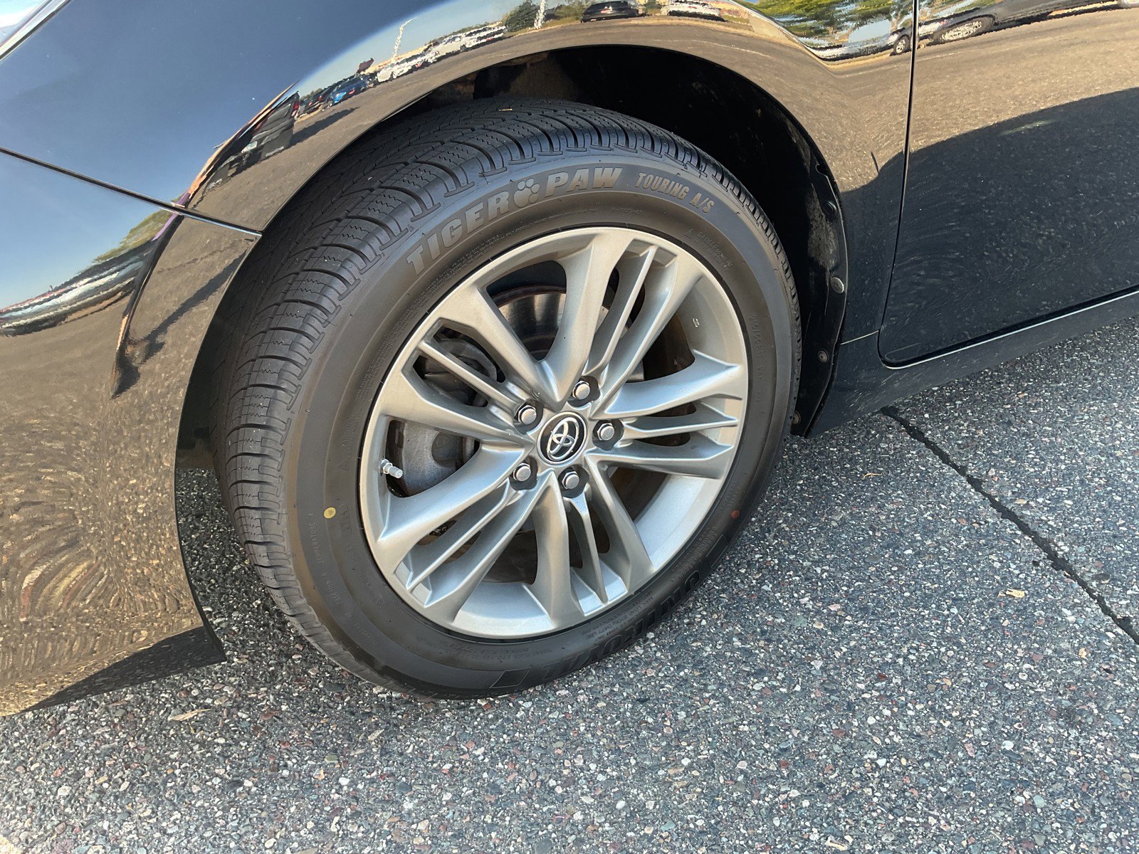 2016 Toyota Camry SE photo 9