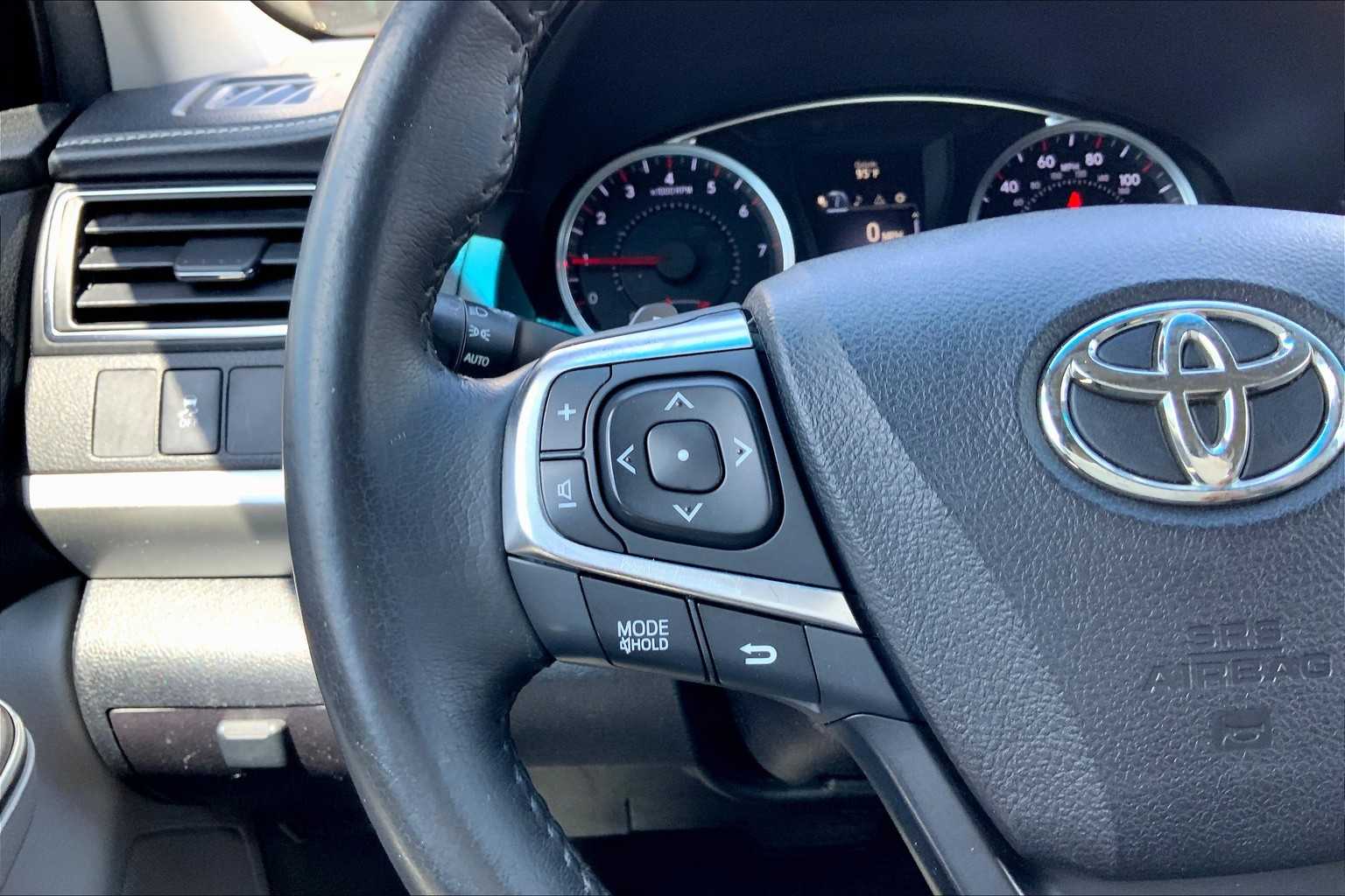 2017 Toyota Camry XSE photo 22