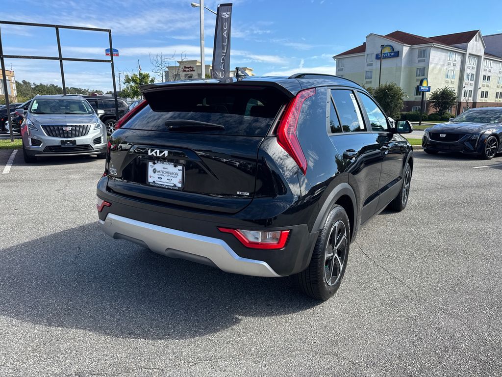 2024 Kia Niro LX photo 3