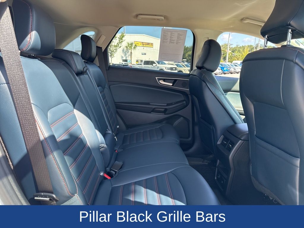 2022 Ford Edge SEL photo 17