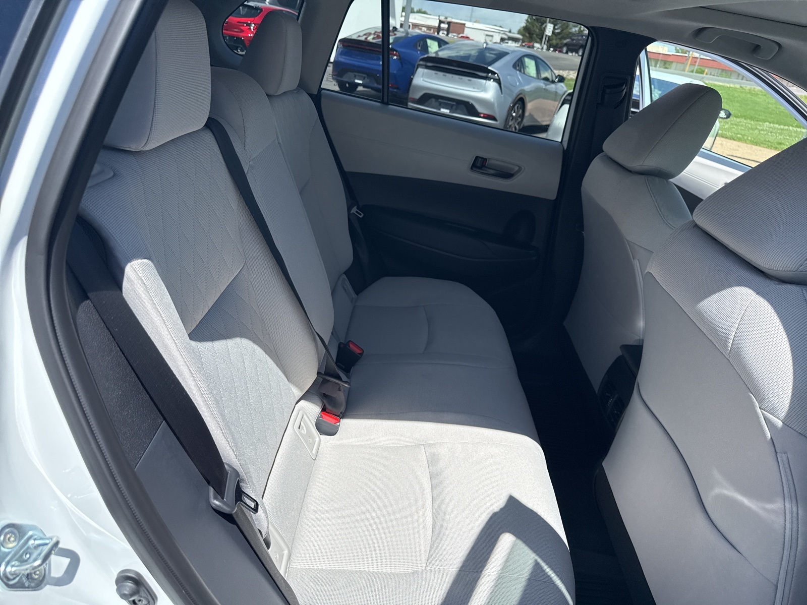 2025 Toyota Corolla Cross LE photo 32