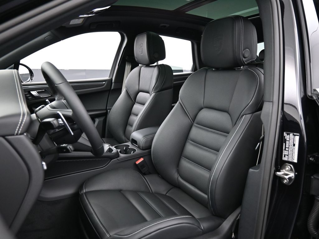 2026 Porsche Macan GTS photo 4
