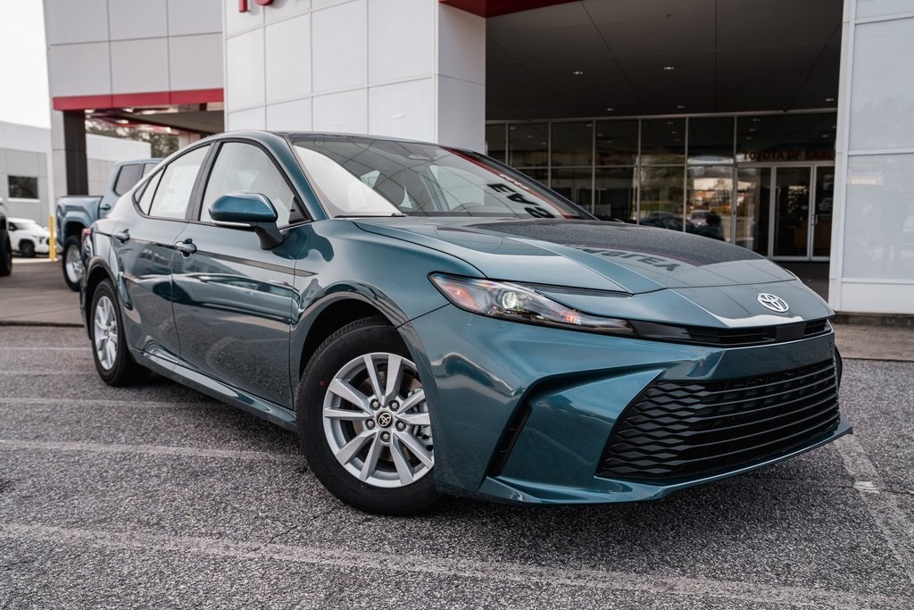 2026 Toyota Camry LE's photo