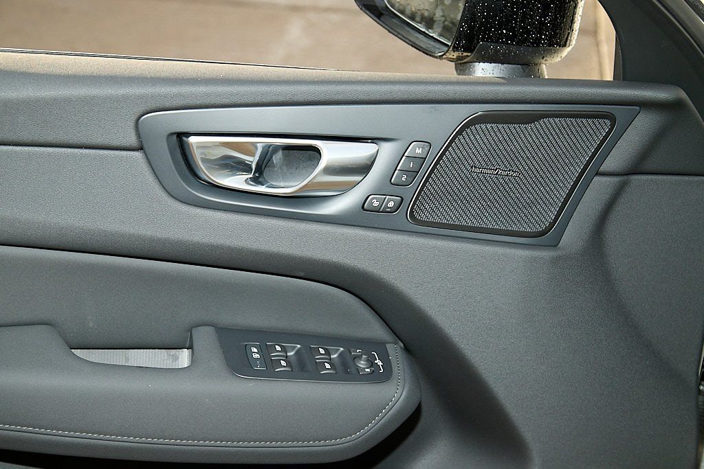 2026 VOLVO XC60 - Image 10