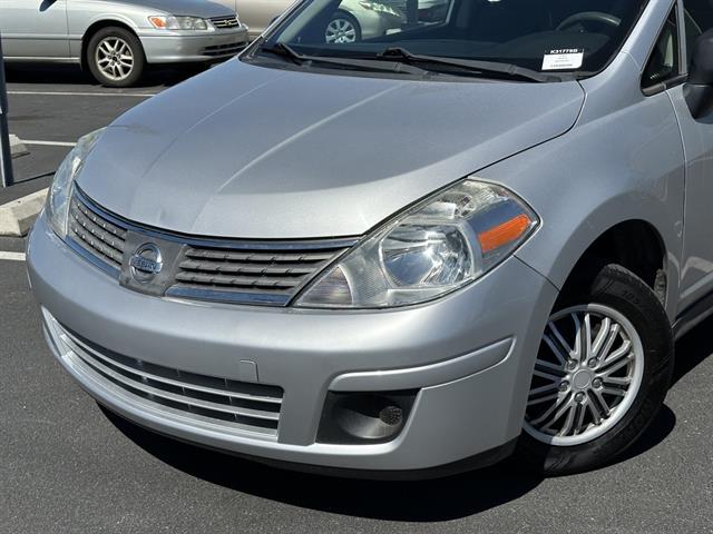 2009 Nissan Versa 1.6 Base Sedan photo 2