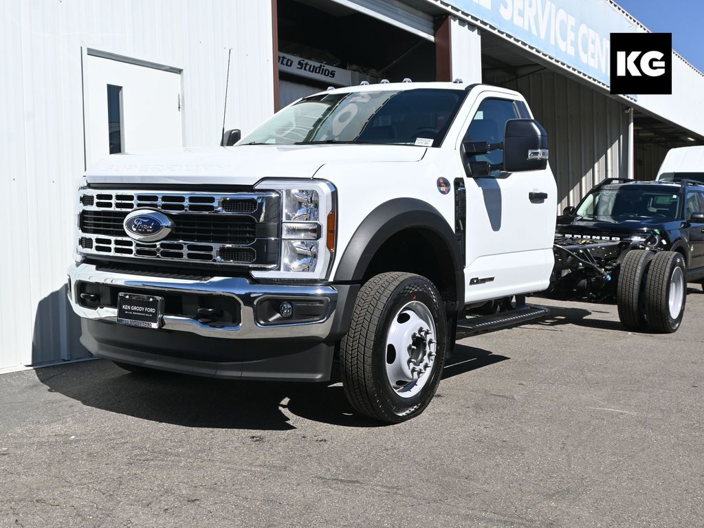 2025 Ford F-550 Super Duty Chassis Cab XL's photo