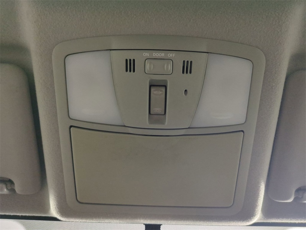 2012 Nissan Rogue SV photo 19
