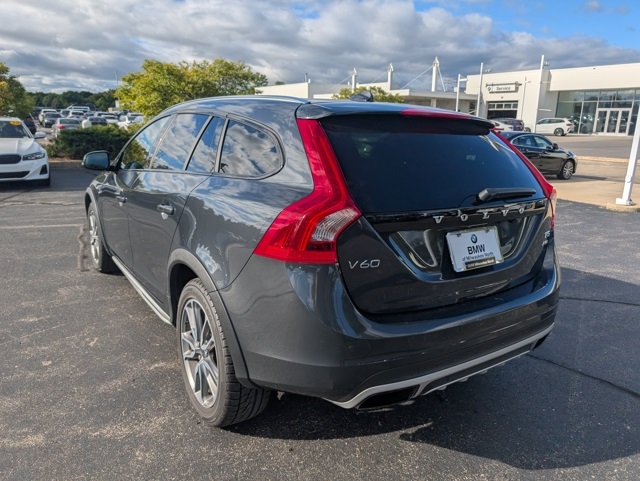 Used 2015 Volvo V60 Base with VIN YV4612HK2F1001269 for sale in Glendale, WI
