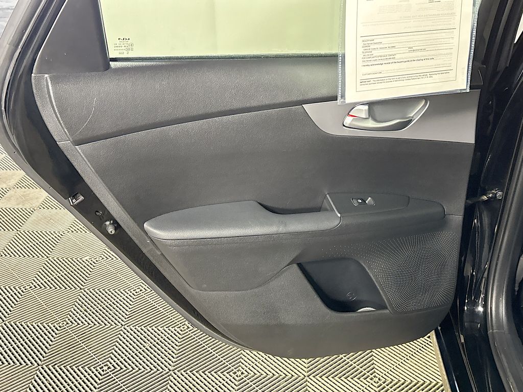2023 Kia Forte LXS photo 17
