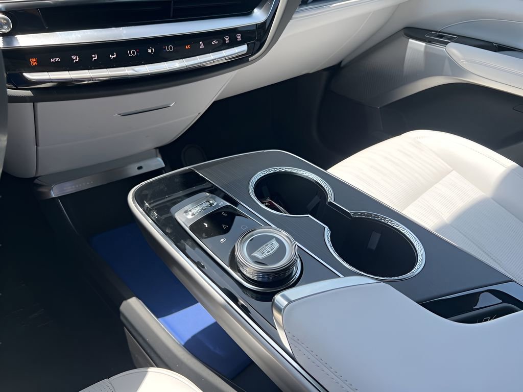 2025 Cadillac Lyriq Luxury photo 36