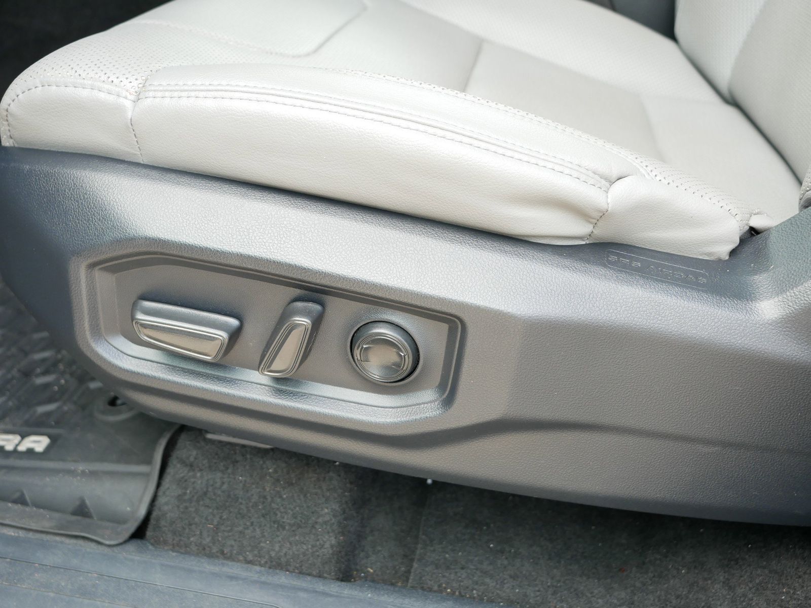 2023 Toyota Tundra Limited photo 13
