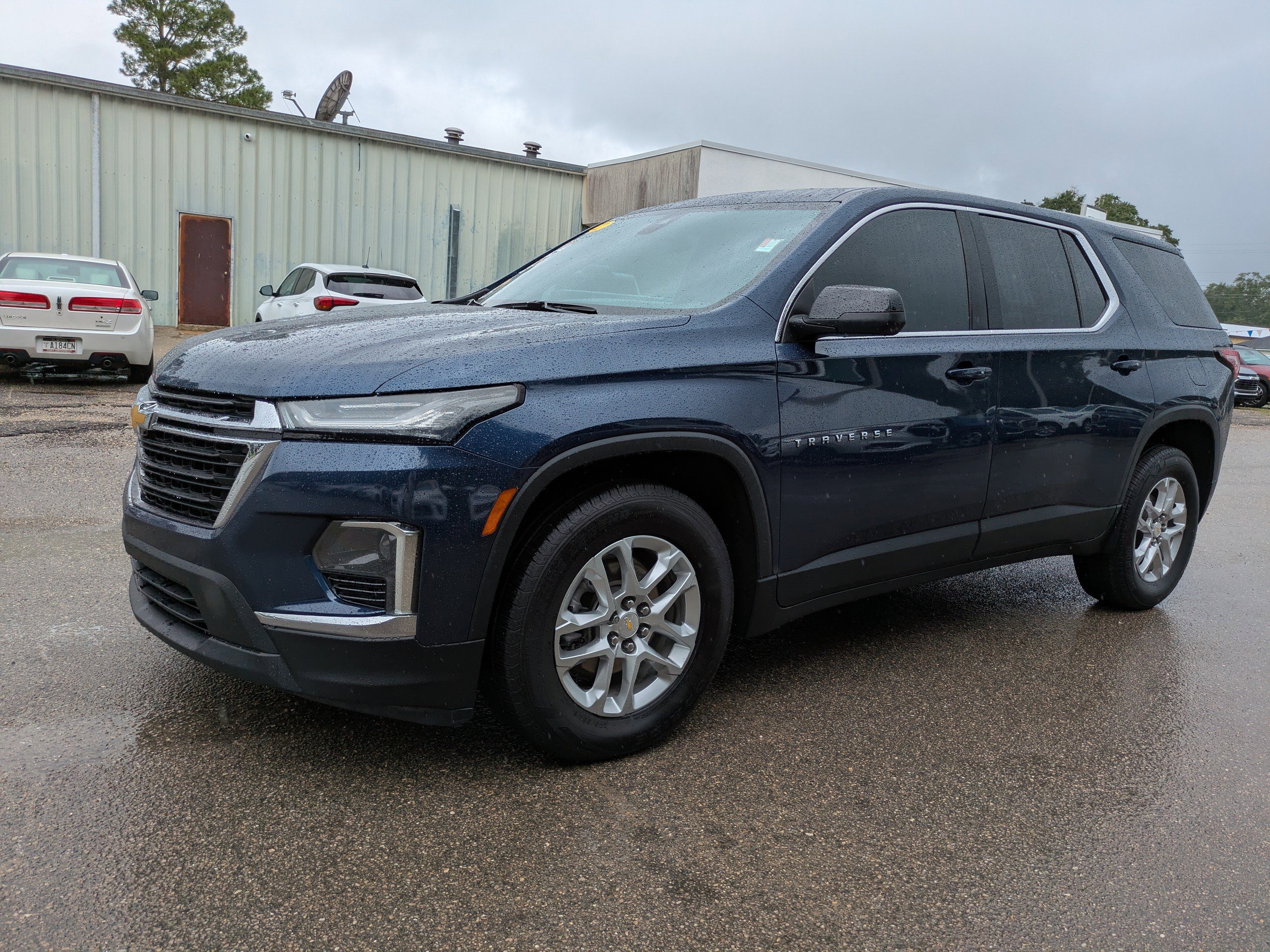 2022 Chevrolet Traverse LS photo 3