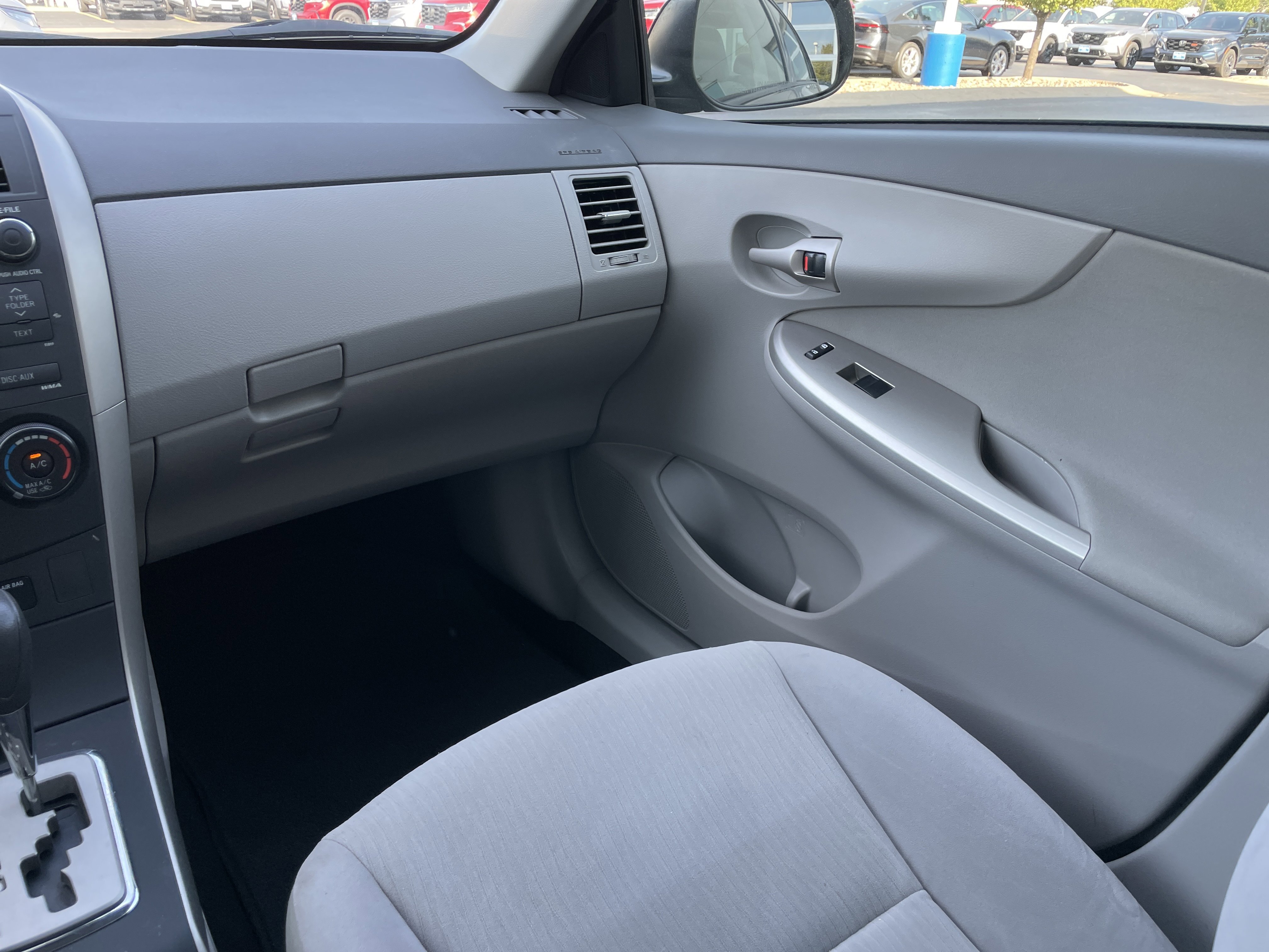 2010 Toyota Corolla LE photo 8