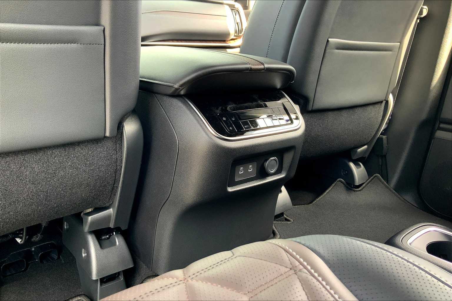 2025 Nissan Armada Platinum Reserve photo 19