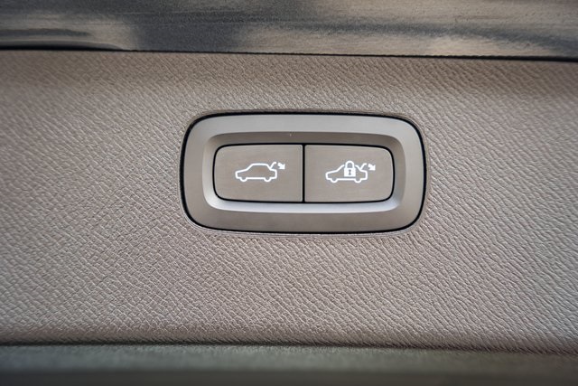 2022 Volvo XC90 Momentum photo 7