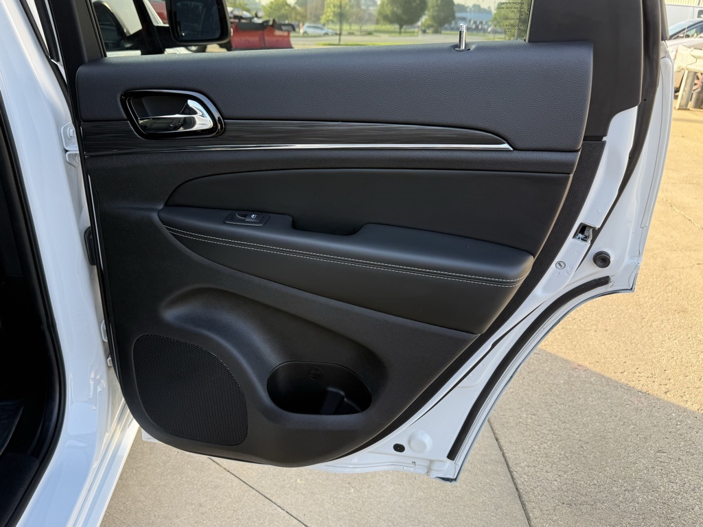 2021 Jeep Grand Cherokee Anniversary Edition photo 32
