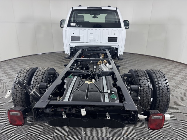 2025 Ford F-550 photo 3