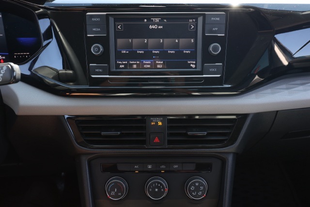 2022 Volkswagen Taos S photo 26