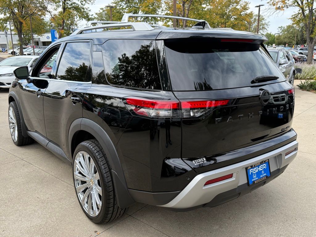 2023 Nissan Pathfinder SL photo 3