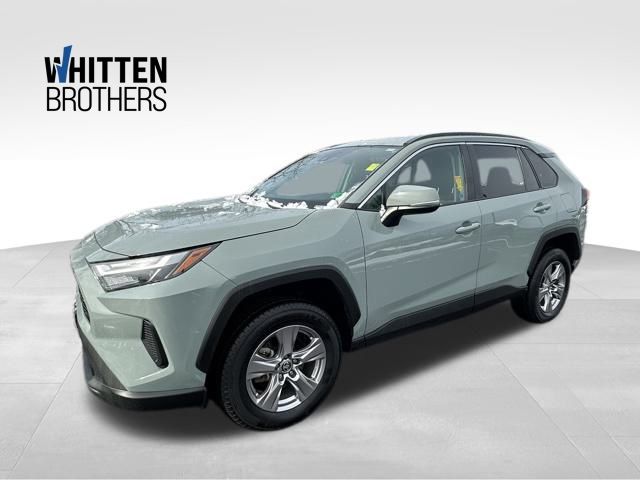 2022 Toyota RAV4 XLE's photo