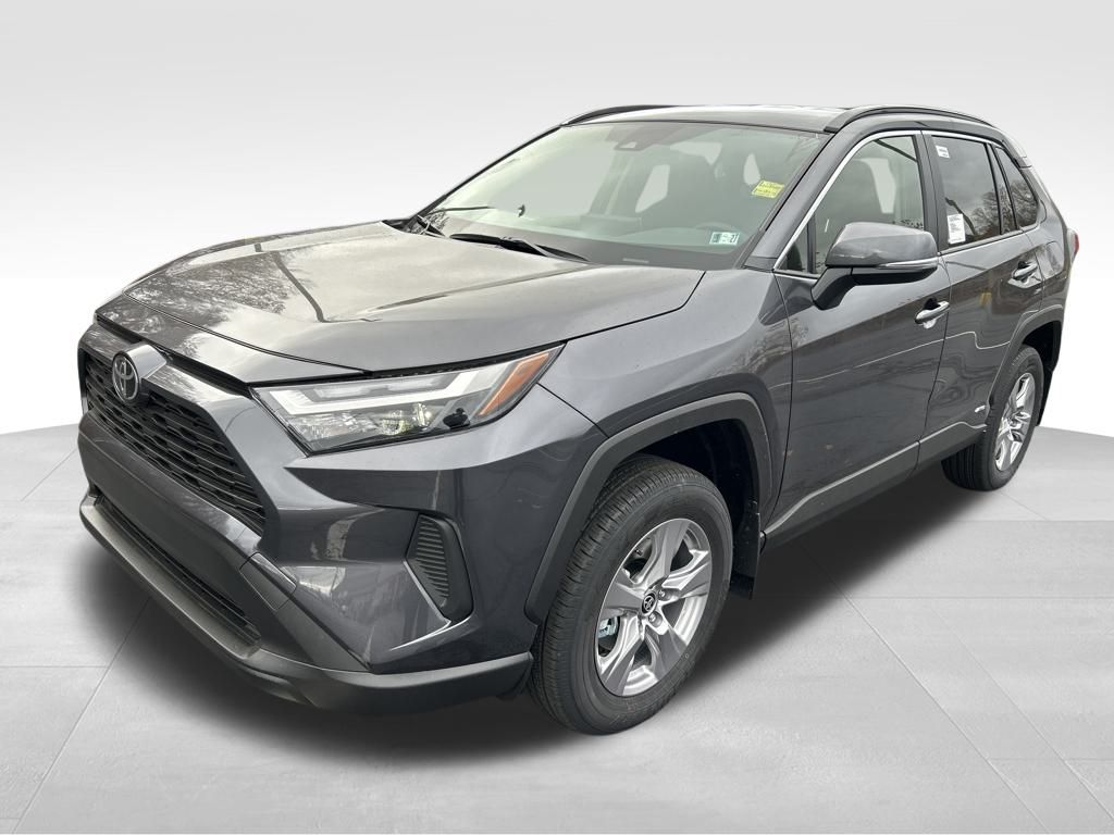 2025 Toyota RAV4 XLE's photo
