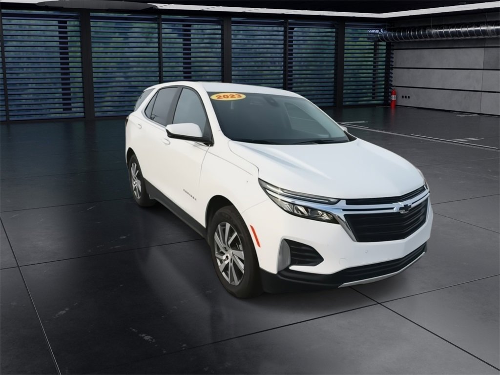 2023 Chevrolet Equinox LT photo 2