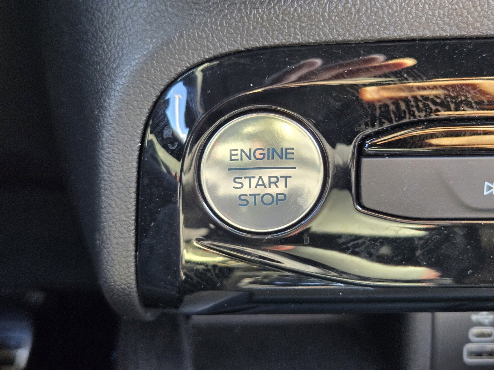2024 Ford Escape ST-Line Select photo 12