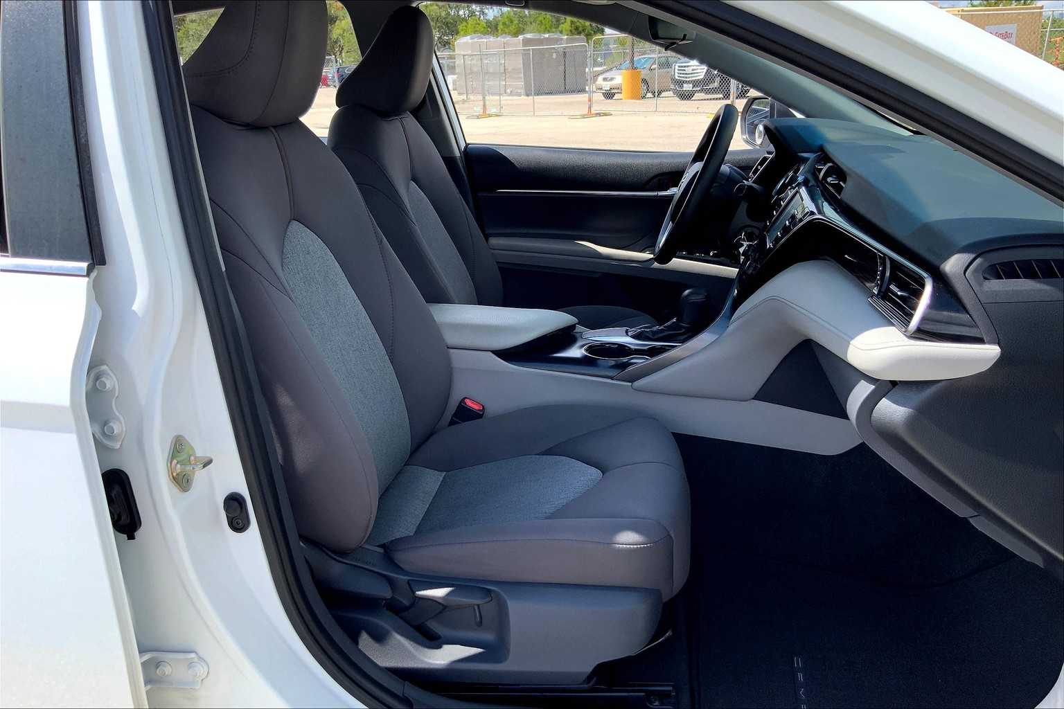 2019 Toyota Camry LE photo 8