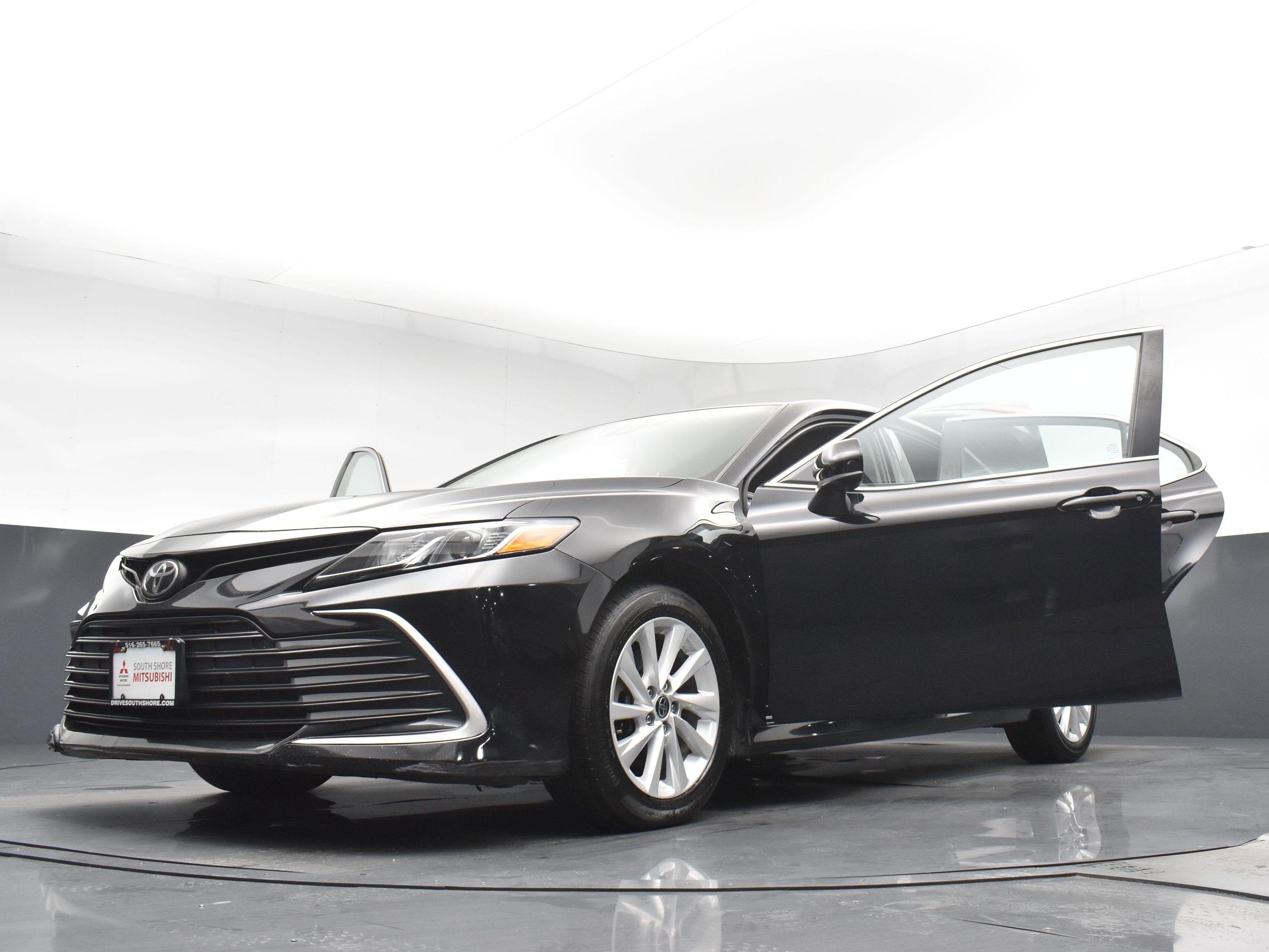 2021 Toyota Camry LE photo 32