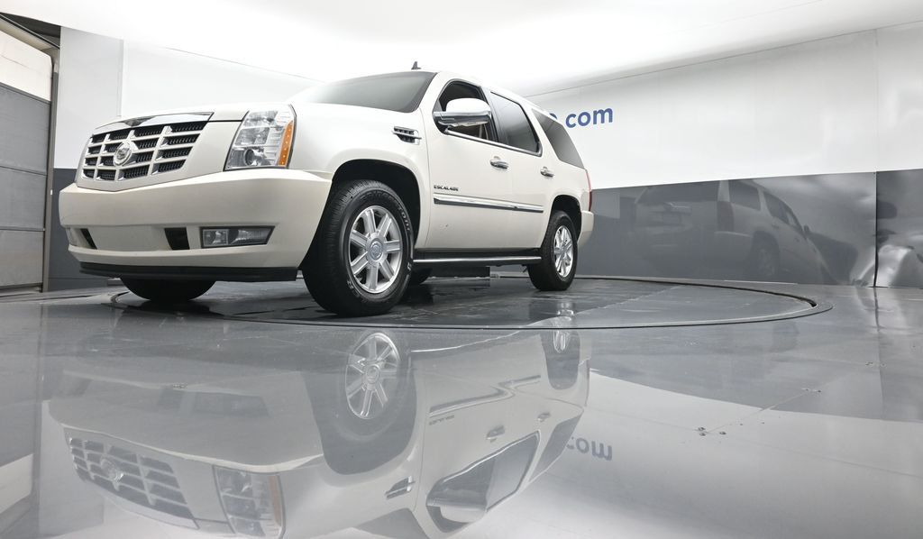 2010 Cadillac Escalade Base photo 4