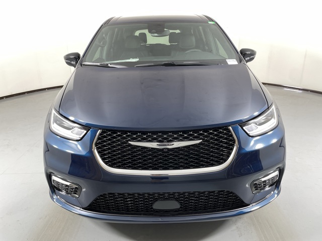 2025 Chrysler Pacifica photo 3
