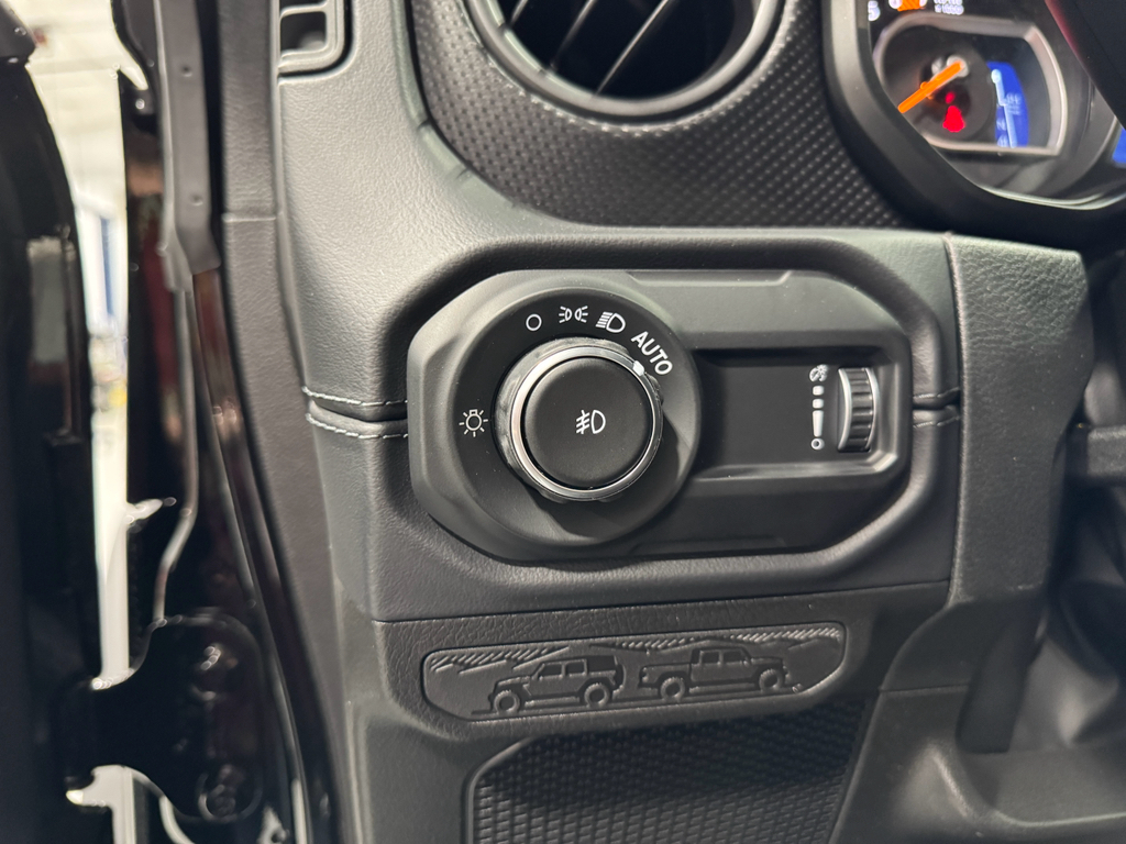 2025 Jeep Wrangler Rubicon X photo 22